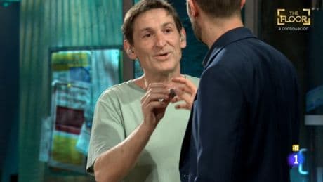 Albert Pla regala a Broncano “un poquito de Pau Riba”: “Hice un bombón con cenizas”