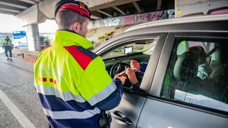 ¿Cuál es el tiempo mínimo que debe pasar entre la primera y la segunda prueba de alcoholemia?