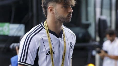 Asencio, inscrito como jugador del primer equipo