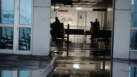 Sağanak vurdu! Malatya'da hastane tavanı ve yollar çöktü