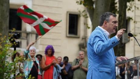El PNV endurece su discurso migratorio para «no perder la calle» y diferenciarse de Bildu