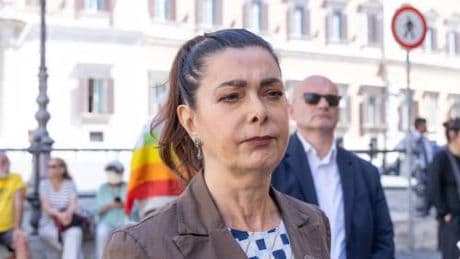 Collassa l'insegna Generali. E la Boldrini fa già terrorismo climatico