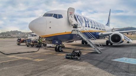 "A rey muerto, rey puesto": Puente celebra que Vueling o Iberia Express refuercen en Tenerife y Santiago tras la marcha de Ryanair