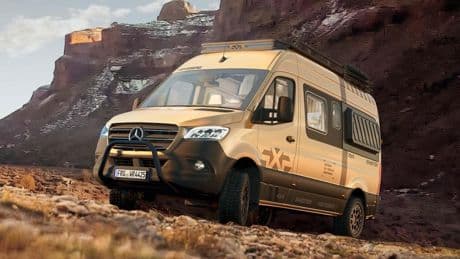 El camper más aventurero para descubrir mundo sin limitaciones: base de Mercedes-Benz, tracción 4x4, cocina, lavabo con ducha y mucho más