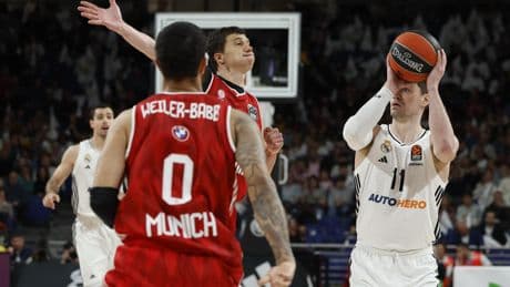 El Real Madrid arrolla al Bayern Múnich y salva el 'match-ball' con el que certifica el pase a los playoffs de la Euroliga