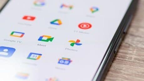 Google Meet’e konuşurken canlı çeviri özelliği geliyor