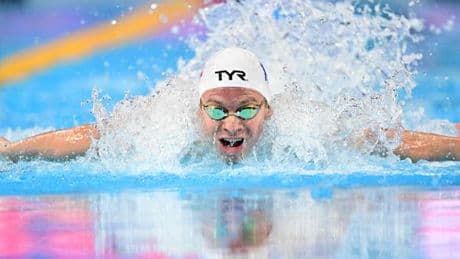 Léon Marchand, un record du monde pulvérisé et un pari réussi aux Mondiaux de Singapour