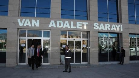 Van Adliyesinde ifadesi alınacak kişi ve ailesi darbedildi