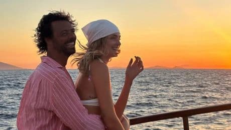 Chiara Ferragni, la prima foto "ufficiale" con Tronchetti Provera (due settimane dopo il post di Fedez con la fidanzata): l'abbraccio a Ibiza
