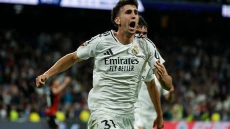 Real Madrid score stoppage-time winner to delay Barcelona’s title triumph