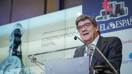 Escrivá defiende su reforma del Banco de España: "Llevo 35 años dirigiendo servicios de estudios, si alguien puede hacerlo soy yo"