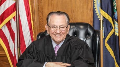 Frank Caprio, il giudice Usa morto per un tumore al pancreas: i video dei suoi processi hanno commosso il mondo