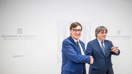 El Gobierno y Puigdemont niegan que se hablara de presupuestos con Illa