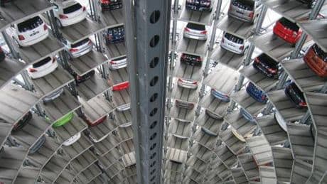 Auto, immatricolazioni ancora giù