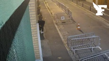 Île-de-France : les images du suspect déposant une tête de cochon sur le pas de la mosquée de Montreuil