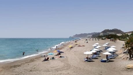 Muere un surfista tras ser rescatado del agua en una playa de Mojácar