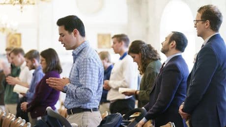 L'Eglise catholique entre dans une nouvelle ère, et les conservateurs américains la poussent vers la droite