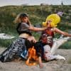 ‘Een dragperformer is het gewend om alles zelf uit de grond te stampen’: collectief Camping Sunset op Theater Aan Zee