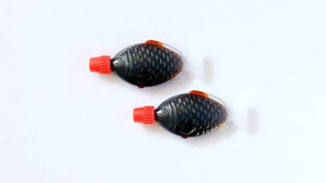 Les emblématiques mini-bouteilles de sauce soja en forme de poisson interdites dans un État australien