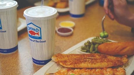 INFO BFM BUSINESS. La chaîne de restauration américaine Captain D's va s'implanter en France