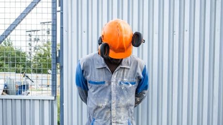 Travailleurs sans-papiers : la liste des métiers en tension se fait toujours attendre