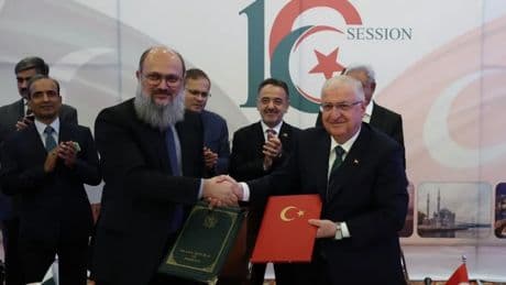 Milli Savunma Yaşar Bakanı Güler, Pakistan Ticaret Bakanı ile görüştü