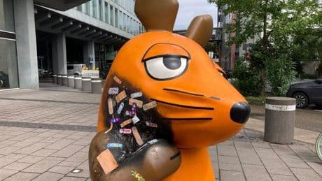 Nach Brandstiftung: Beliebte Maus-Figur angezündet - WDR erstattet Anzeige