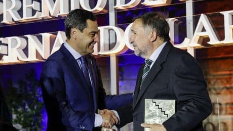 Vila-Sanjuán gana el Premio Fernando Lara por su novela 'Misterio en el barrio Gótico'