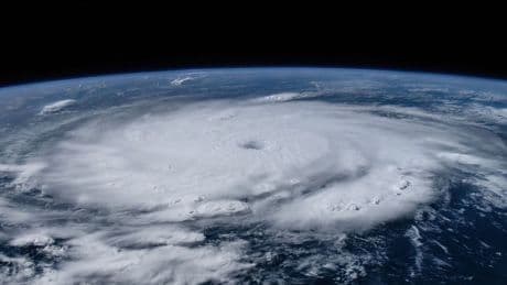 Microsoft pone a prueba a 'Aurora' y predice con precisión los fenómenos climáticos más caóticos
