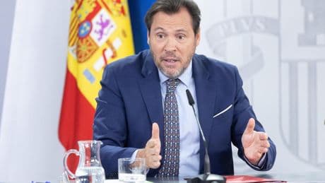 Óscar Puente culpa a la Xunta de que la línea de alta velocidad que une Madrid y Galicia lleve tres días interrumpida