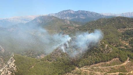 Mersin Anamur’da orman yangını: Havadan ve karadan müdahale sürüyor