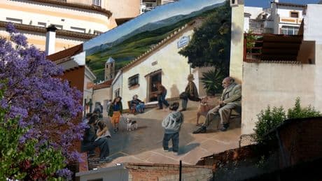 Un mural en un pueblo de España visibiliza el impacto del comercio online en el mundo rural