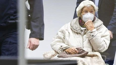 Así operaba la secretaria nazi cómplice de 10 mil asesinatos, contado por un superviviente