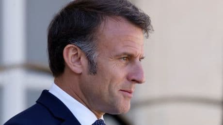 Emmanuel Macron prendra la parole à la TV le 13 mai, il pourrait "évoquer" un référendum