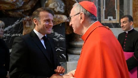 Guillaume Tabard : «Macron a-t-il vraiment voulu peser sur le choix du prochain pape ?»