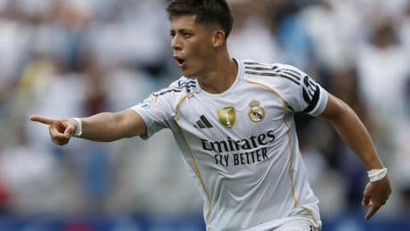 El proceso de Arda Güler en el foco del Madrid, entre la timidez y los idiomas: "Ahora... I don't know, sólo quiero jugar"