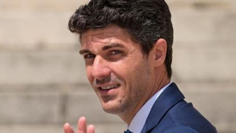 Quand Aurélien Pradié et Dominique de Villepin échangent aux Bernardins sur la dignité en politique