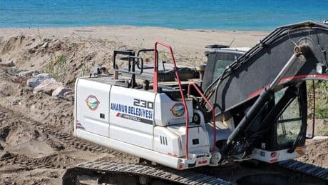 Anamur’da yuvalama kumsalına beton