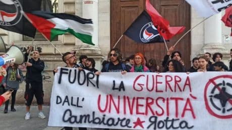 "Ci vediamo giovedì". Gli antagonisti preparano il sit-in contro il Giornale e Libero
