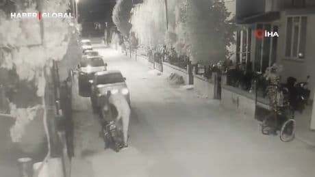 Çaldığı bisikleti beğenmedi, bırakıp motosikleti götürdü