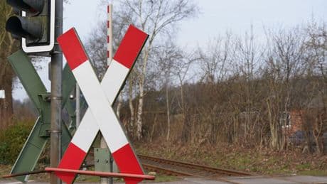 Bahnübergang defekt: Bahnschranke in Lübeck defekt: Unfallflucht-Ermittlungen