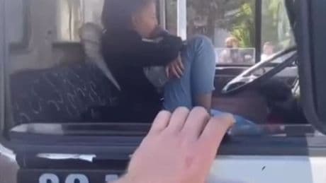 Ehliyeti olmayan kadın kamyonu çaldı!