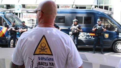 Los trabajadores de Vestas en Daimiel se rebelan contra las enfermedades profesionales: “Falta información sobre los químicos que se utilizan”