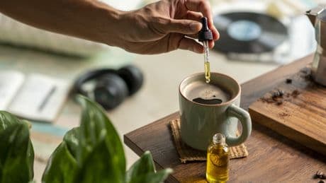 Neuer Hype aus den USA: Warum Sie jetzt Olivenöl in Ihren Kaffee geben sollten