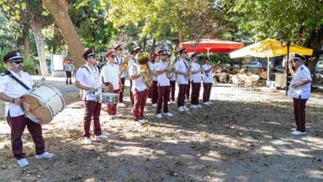 Karşıyaka Belediye Bandosu’ndan sokak konserleri