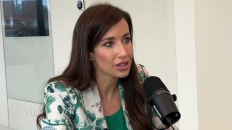 Natalia Jiménez, dermatóloga: “La alimentación está relacionada con un mayor o peor aspecto de la dermis y el azúcar provoca más flacidez y arrugas”