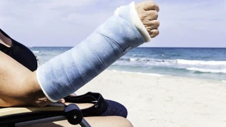 Ponerte enfermo en vacaciones ya no es un problema: la empresa debe compensarte los días