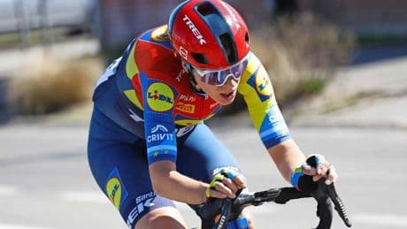 Ellen van Dijk pakt eerste leiderstrui in Vuelta Femenina; ploegentijdrit prooi voor Lidl-Trek