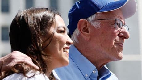 "Non à l'oligarchie, non à l'autoritarisme": Bernie Sanders en croisade contre la déprime de la gauche américaine