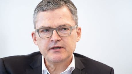 Umgang mit Extremisten: Prüfung eines AfD-Verbots jetzt „dringlicher und erfolgsversprechender“